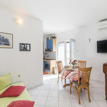 Apartments Dominko Brist Exterior photo