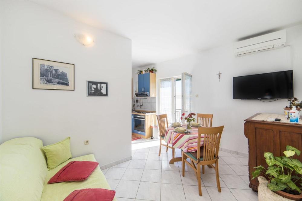 Apartments Dominko Brist Exterior photo